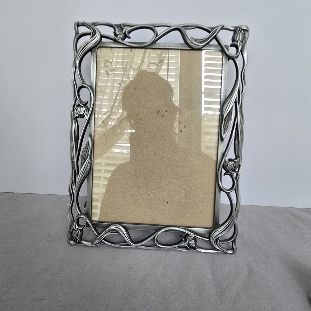 Vintage Ornate Photo Picture Frame Pewter Art Nouveau Floral Bud Vine 5" x‎ 7"